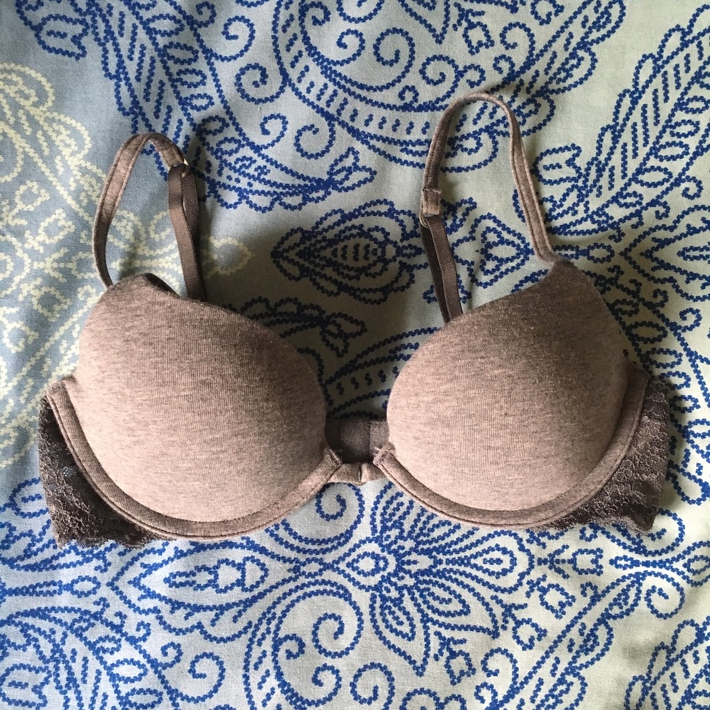Gilly Hicks (Hollister): Lightly lined bra